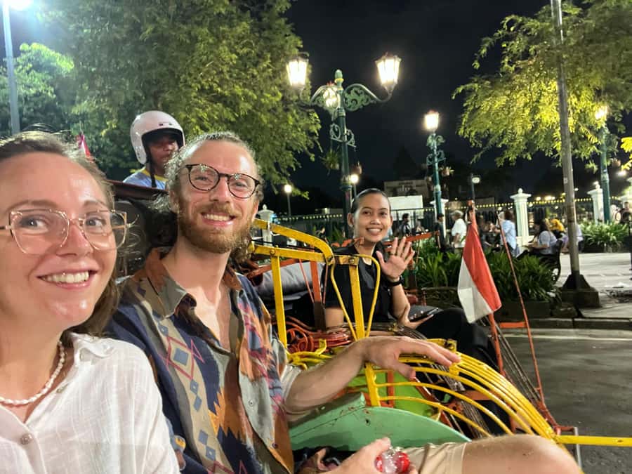 Yogyakarta: Nighttime Walk and Food Tour - Jalan Brigjen Katamso and the evening meal