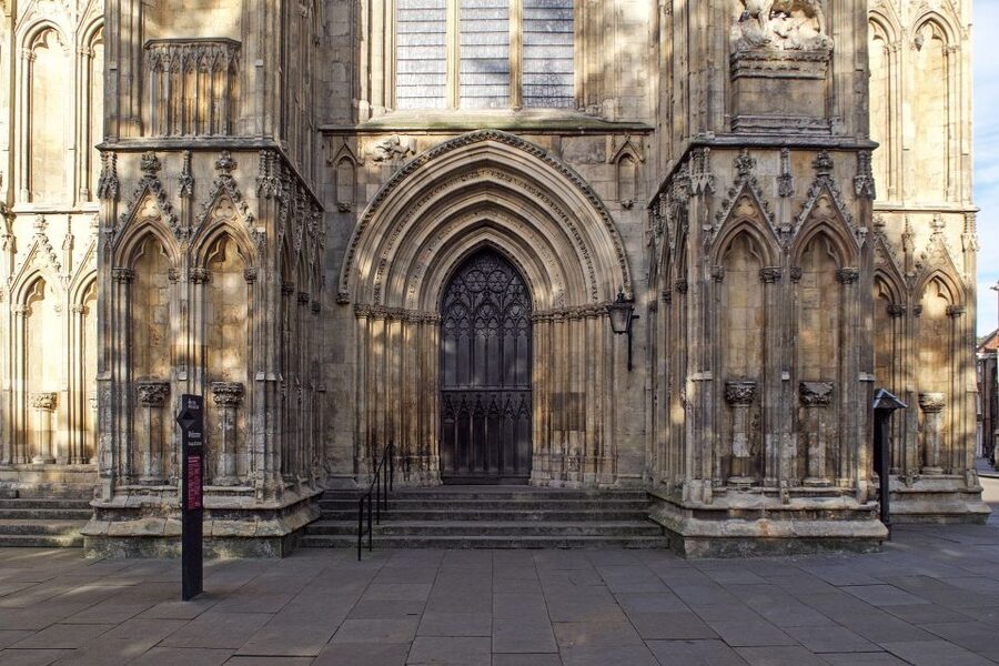 York: Witches and History Old Town Walking Tour - The guides make or break the mood